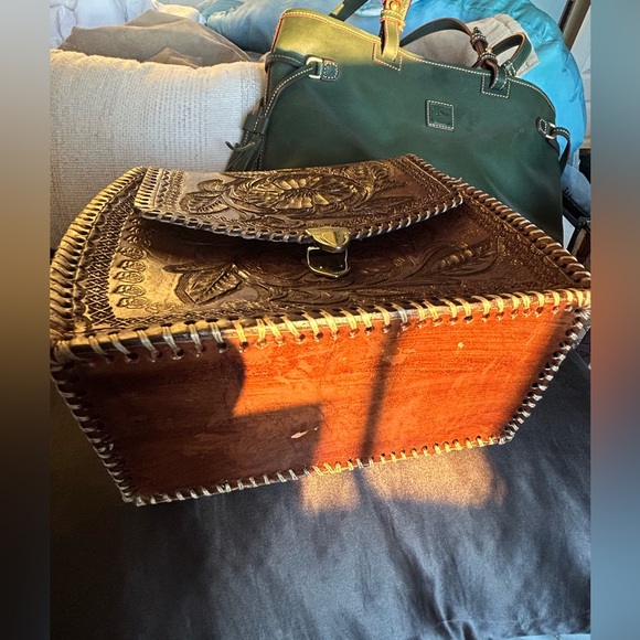 100% Handmade Floral carved Leather Bag - Picture 5 of 12